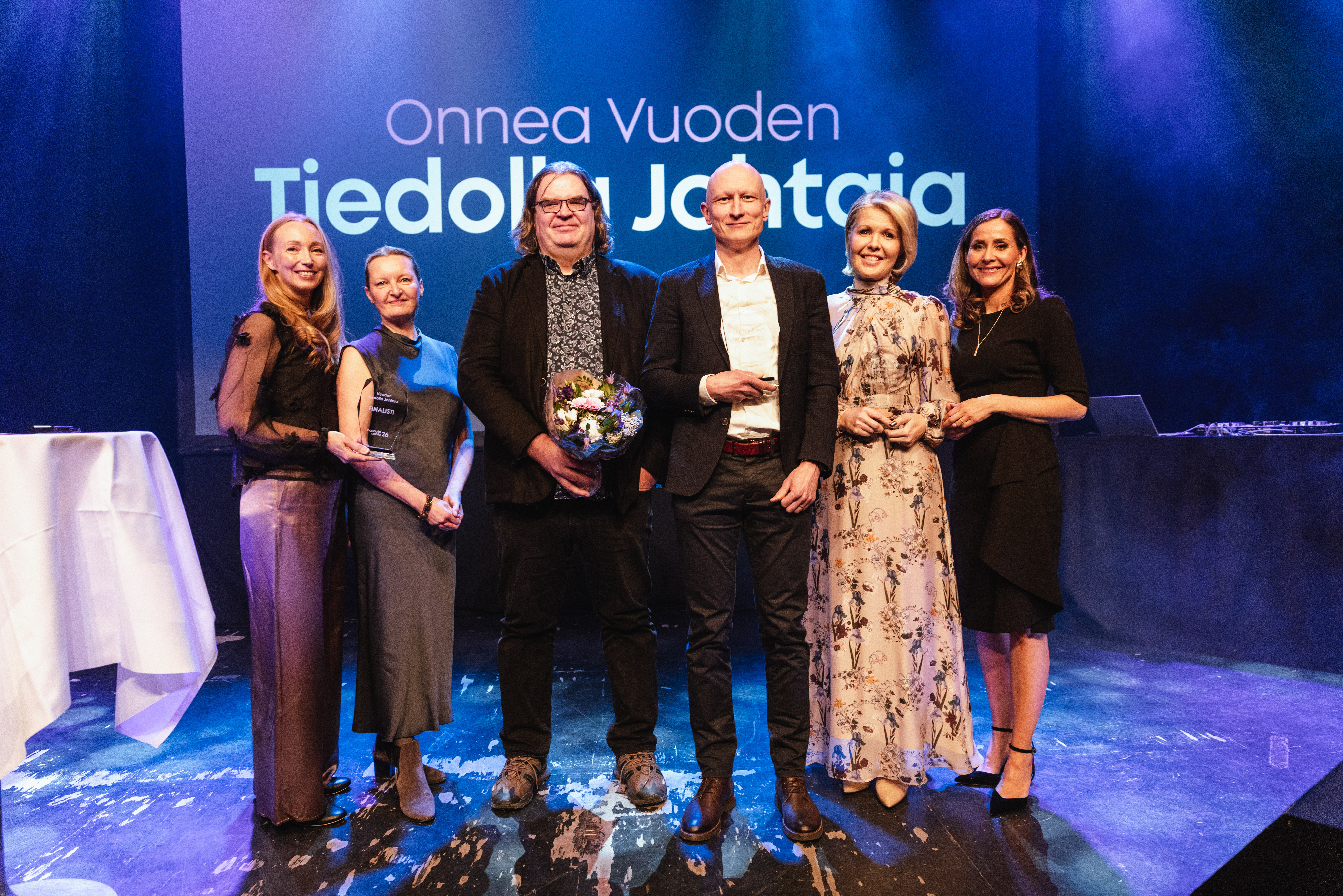 Kuvassa vasemmalta OP Pohjolan Päivi Svens ja Heli Rantavuo, Grandlundin Tero Järvinen ja Ville Reinikainen sekä Sofigaten Liisi Koivu ja Niina Uusi-Autti.